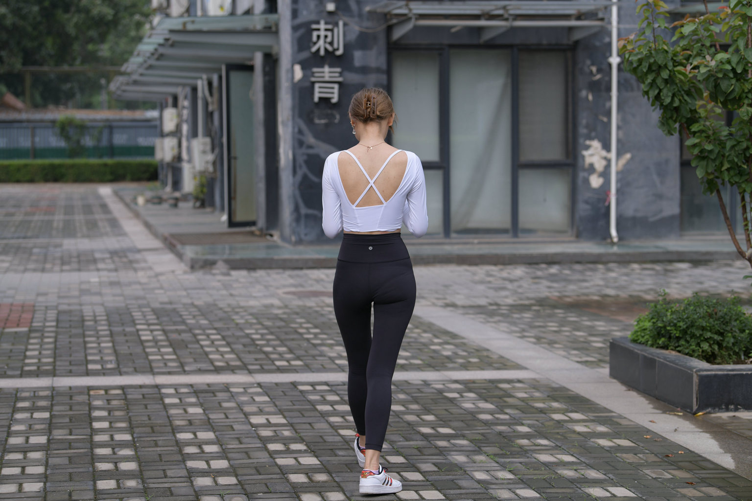 精选街拍作品 NO.228 打篮球的黑色瑜伽裤美女4