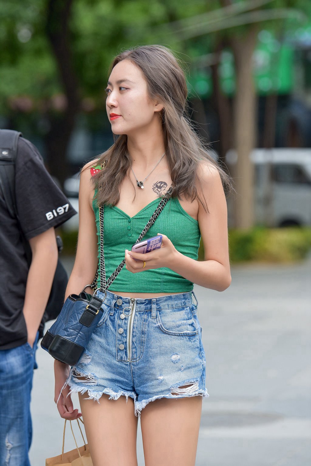 图片[5]-精选街拍作品 NO.1101 热裤吊带月牙小姐姐-集美图