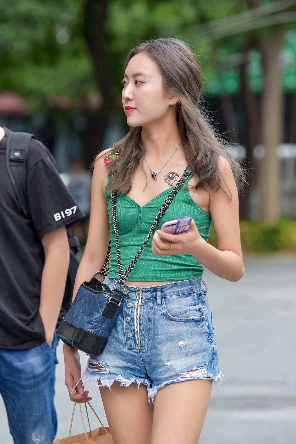 图片[6]-精选街拍作品 NO.1101 热裤吊带月牙小姐姐-集美图