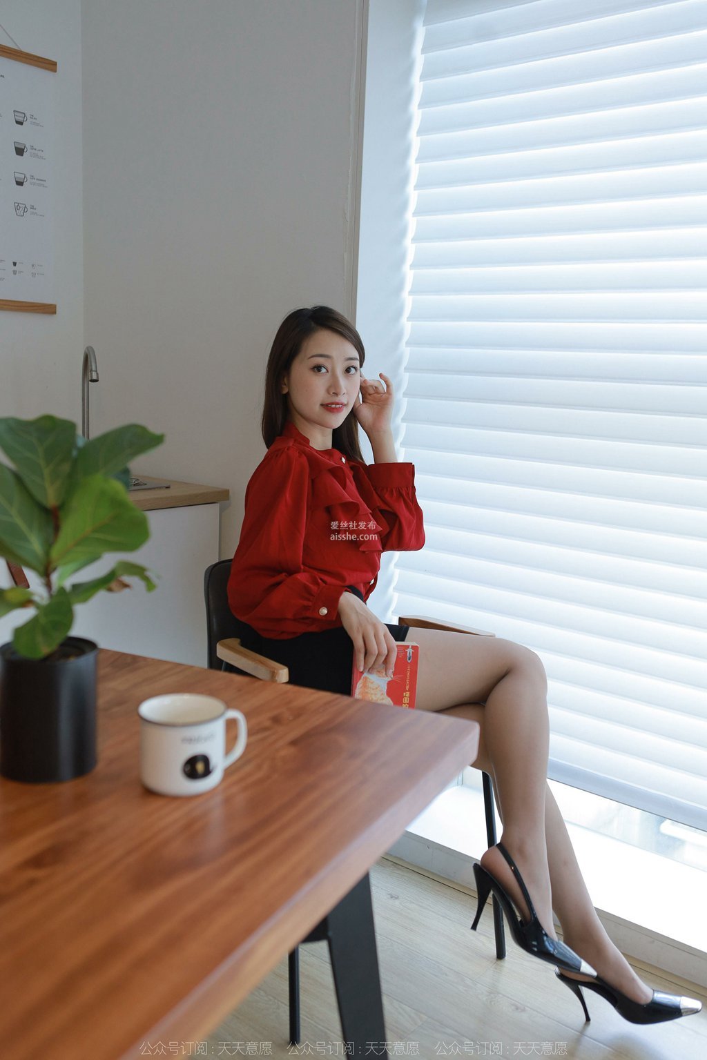 图片[18]-[IESS异思趣向] 2022.9.2 丝享家 1195 小婕《红色暗示》-集美图