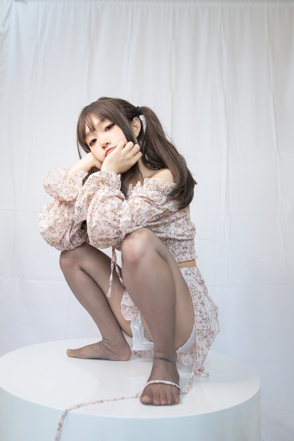 图片[2]-颜值博主@神沢永莉 灰丝花裙子-集美图