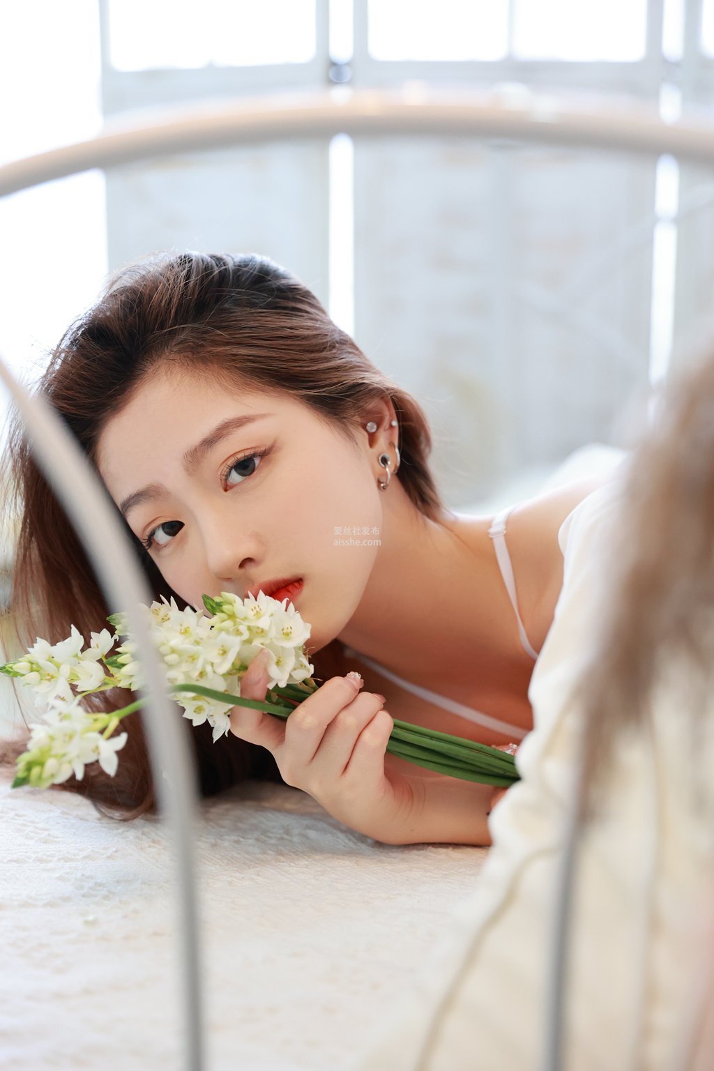 图片[19]-[YITUYU艺图语] 2022.07.01 瞬间的温柔 持枪罗莉 锁骨很美-集美图