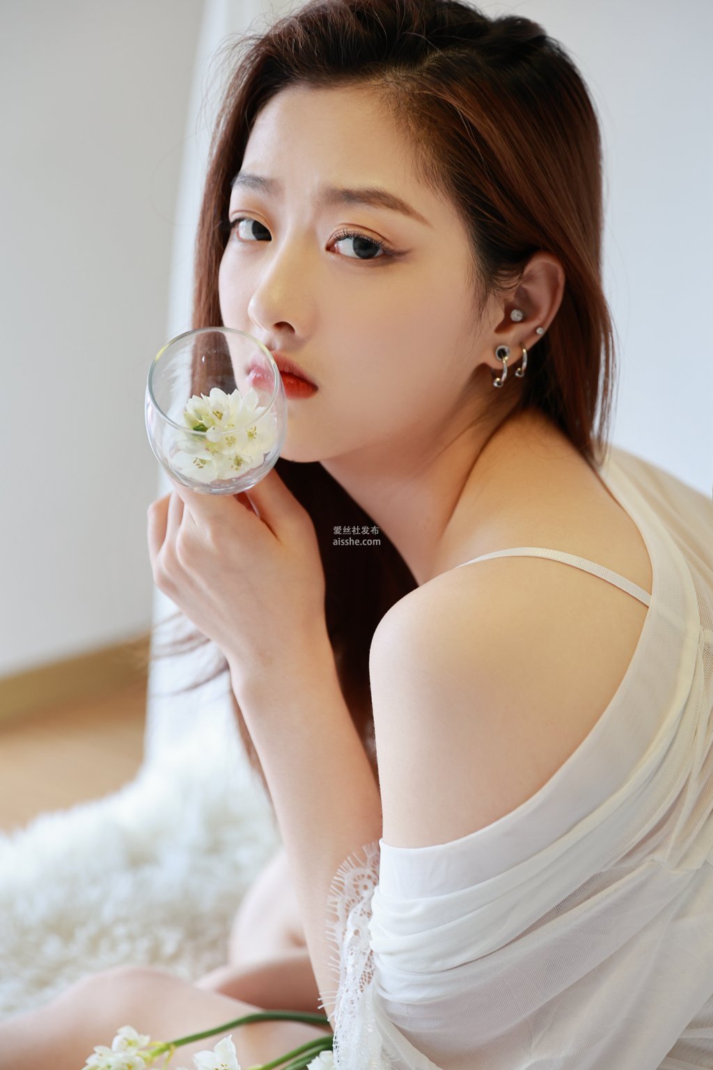 图片[21]-[YITUYU艺图语] 2022.07.01 瞬间的温柔 持枪罗莉 锁骨很美-集美图