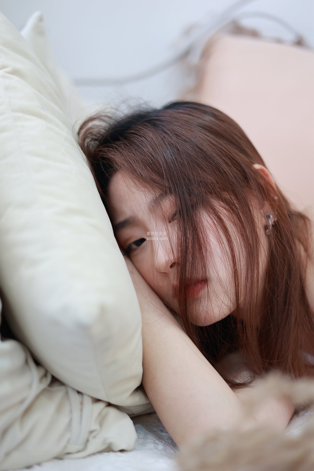 图片[31]-[YITUYU艺图语] 2022.07.01 瞬间的温柔 持枪罗莉 锁骨很美-集美图