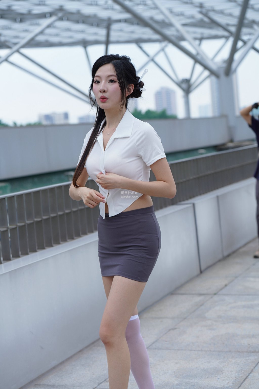 图片[98]-精选街拍作品 NO.2230 灰色修身裙2-集美图