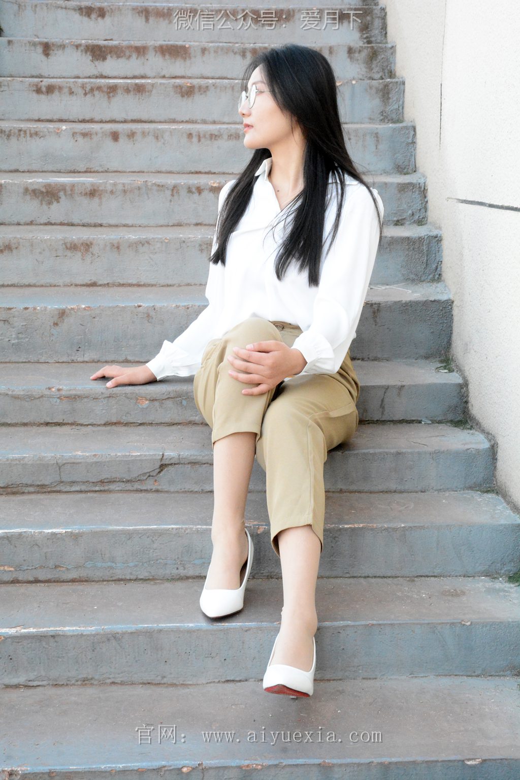 月下摄影 NO.005 恰恰~生活套装 展示一下平时去工作中使用的工作装。略显成熟！