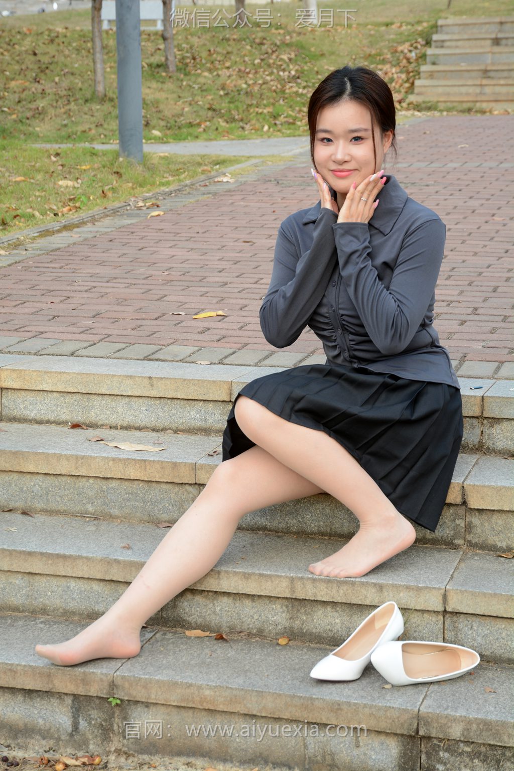 月下摄影 NO.006 茜茜~灰色小JK 这身灰色小JK被我穿出了正装的感觉！