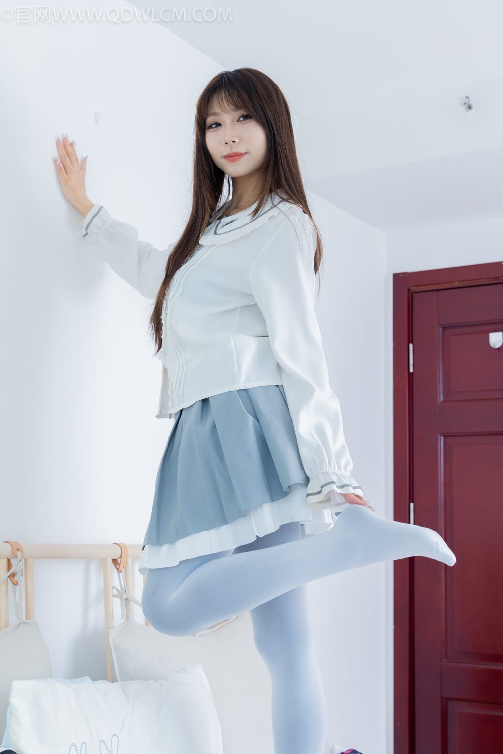 物恋传媒 NO.2278 泡泡-高跟凉鞋、厚灰丝、厚嘿丝、厚白丝、三双丝袜叠穿