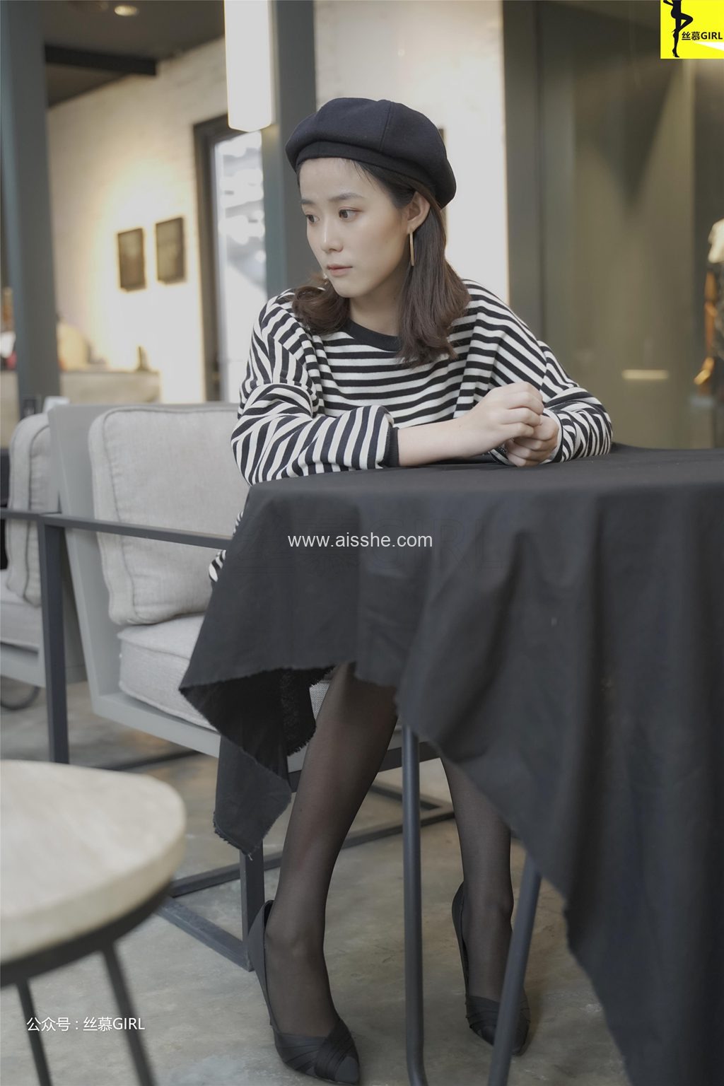 丝慕写真 旧系 第025期 四月《谁是谁的腿》