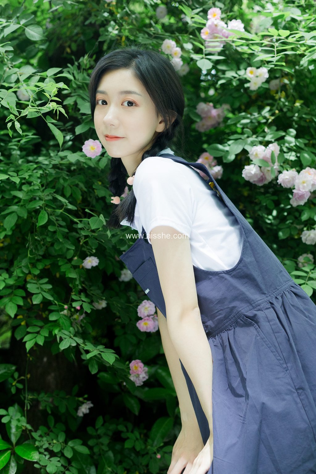 [YITUYU艺图语]2023.02.11 除了春天和蔷薇 饲猫少女