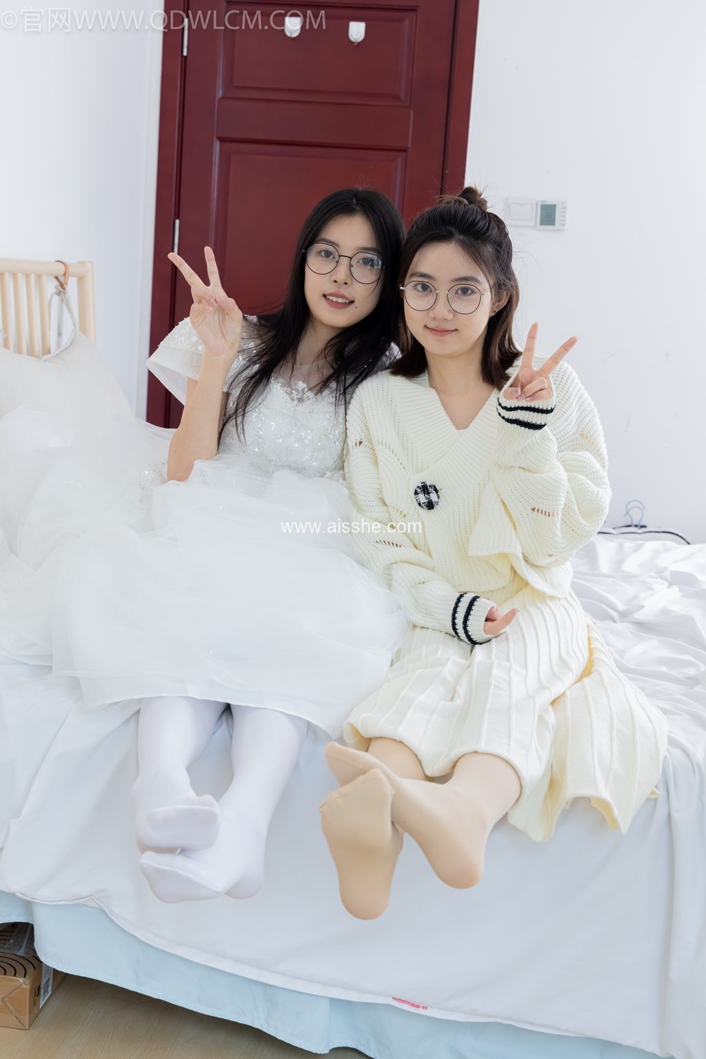 物恋传媒 NO.2308 茯苓&欢欢-安静的清醒