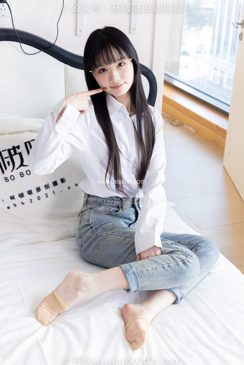 [BoBoSocks袜啵啵] NO.559 甜甜圈-高跟鞋、短肉丝、垫脚半蹲半脱袜子剧情