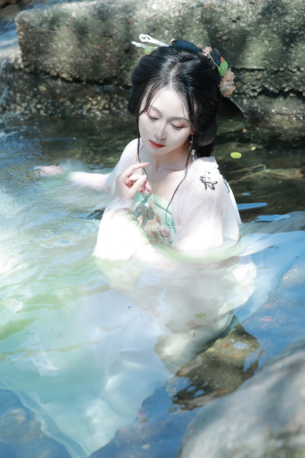 [YITUYU艺图语]2023.02.26 春山秋水 瞳人儿