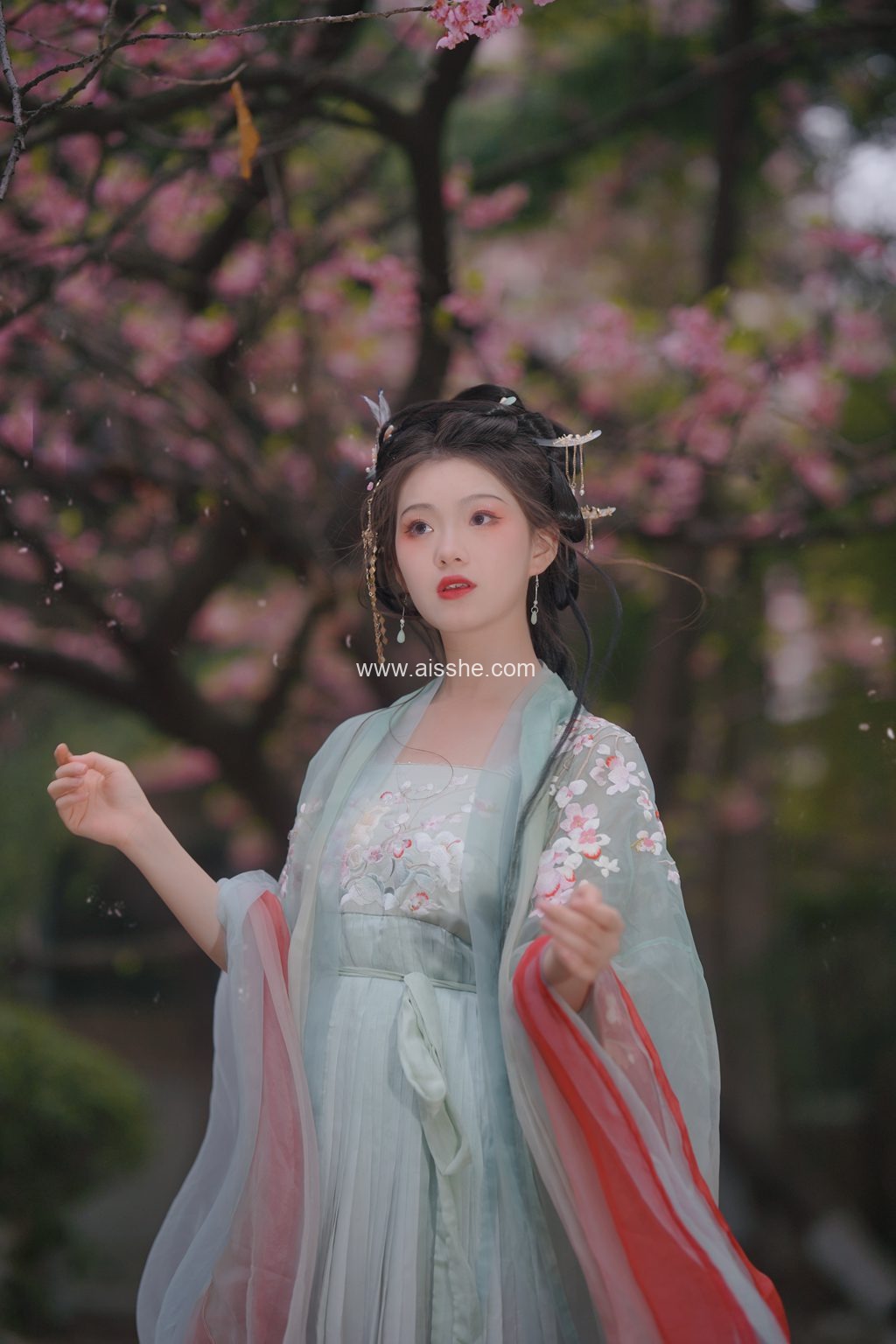 [YITUYU艺图语]2023.03.21 弄花香满衣 悦璃