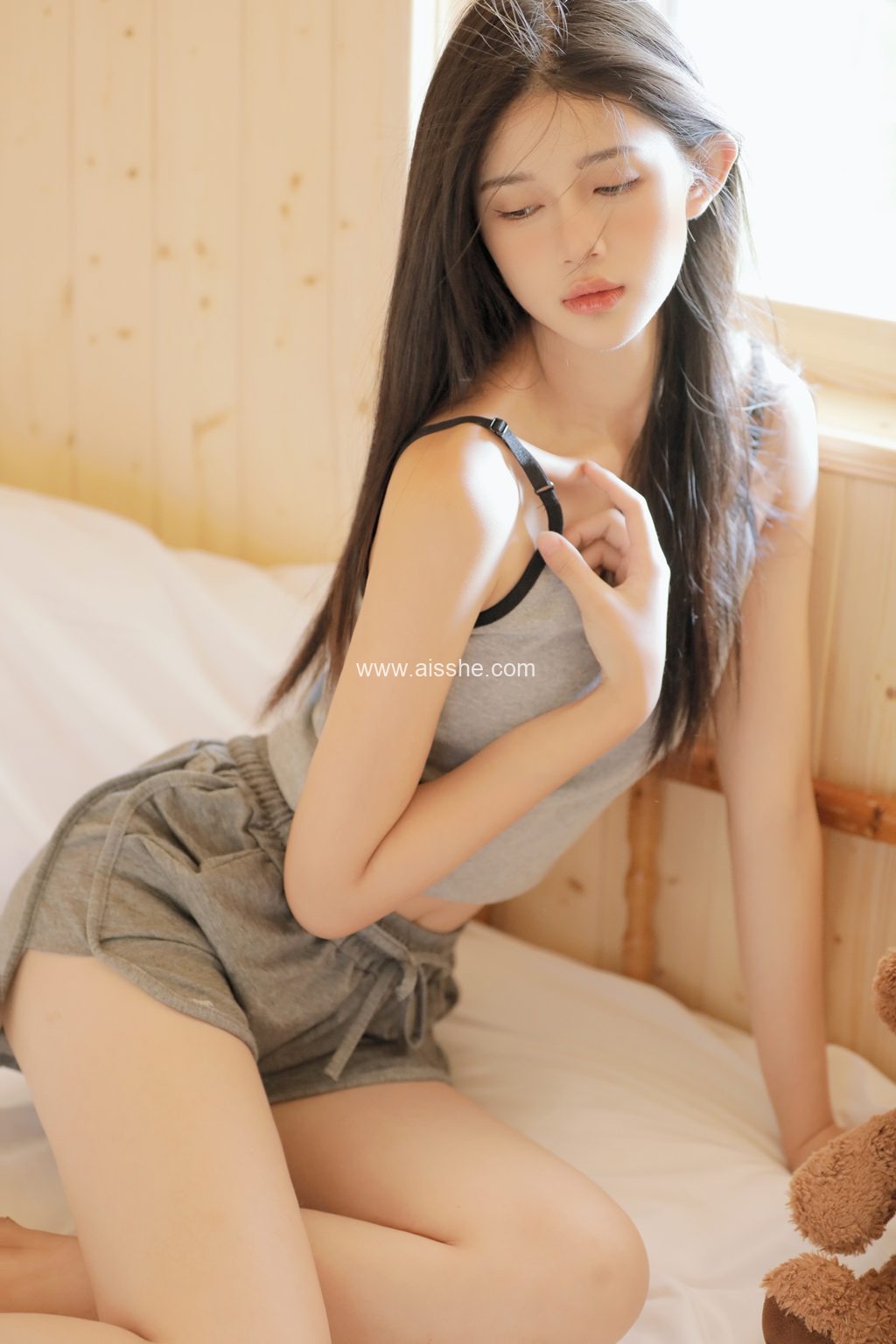 [YITUYU艺图语]2023.03.25 木屋里的女孩 馨瑶子